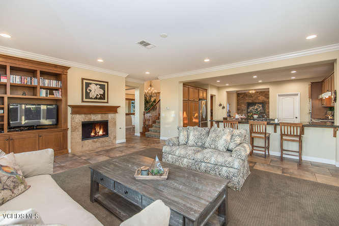 13716 Blue Ridge Way Moorpark, CA 93021 - Photo 14 of 50 13716 Blue Ridge Way Moorpark-small-014-