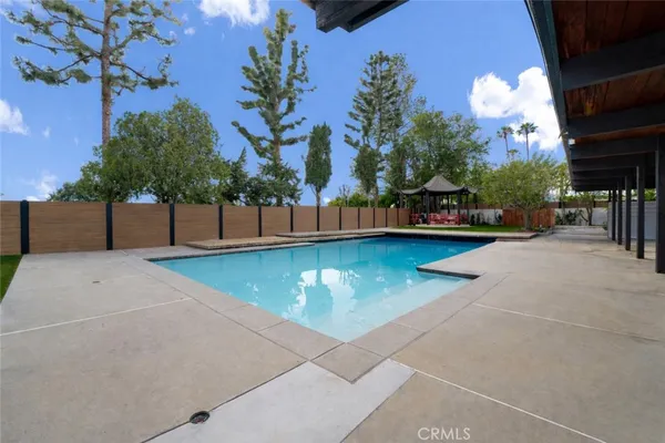 $1,935,000 | 17338 Citronia Street, Northridge, CA 91325