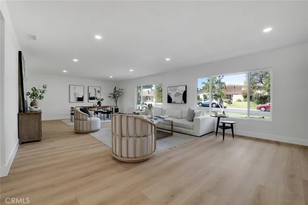 $1,935,000 | 17338 Citronia Street, Northridge, CA 91325