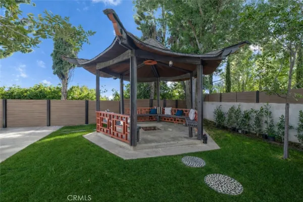 $1,935,000 | 17338 Citronia Street, Northridge, CA 91325