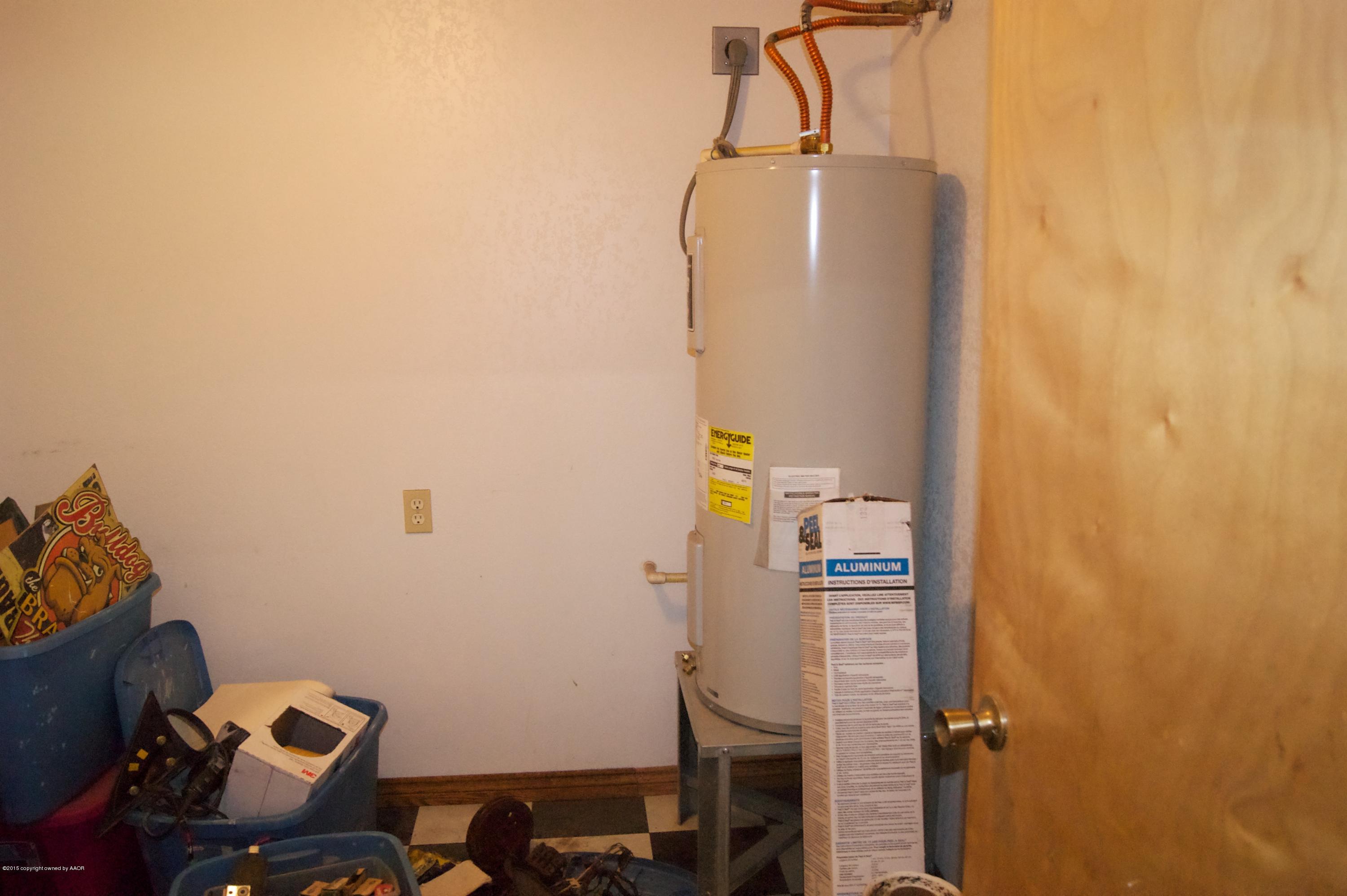 7741 Lamount Drive Amarillo, TX 79110 - Photo 14 of 42 Shop Water Heater