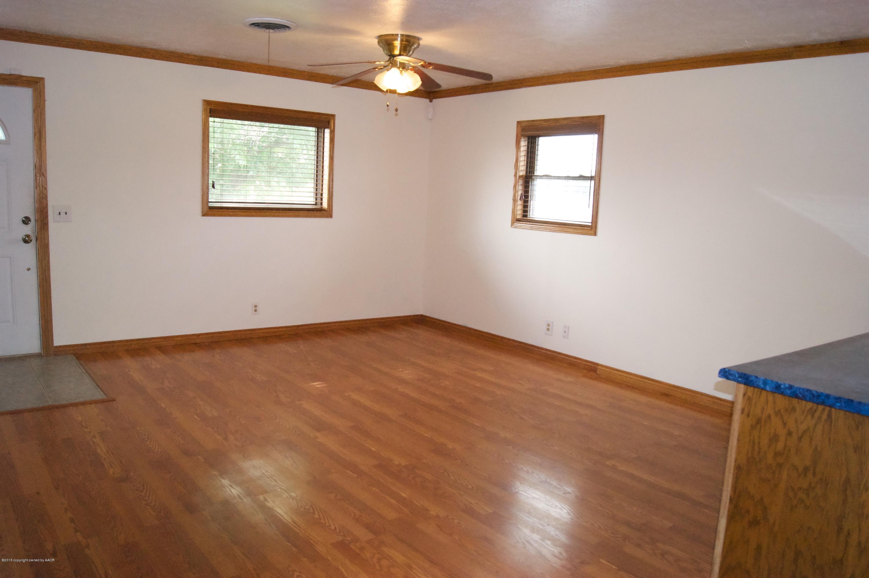 7741 Lamount Drive Amarillo, TX 79110 - Photo 22 of 42 Living Room