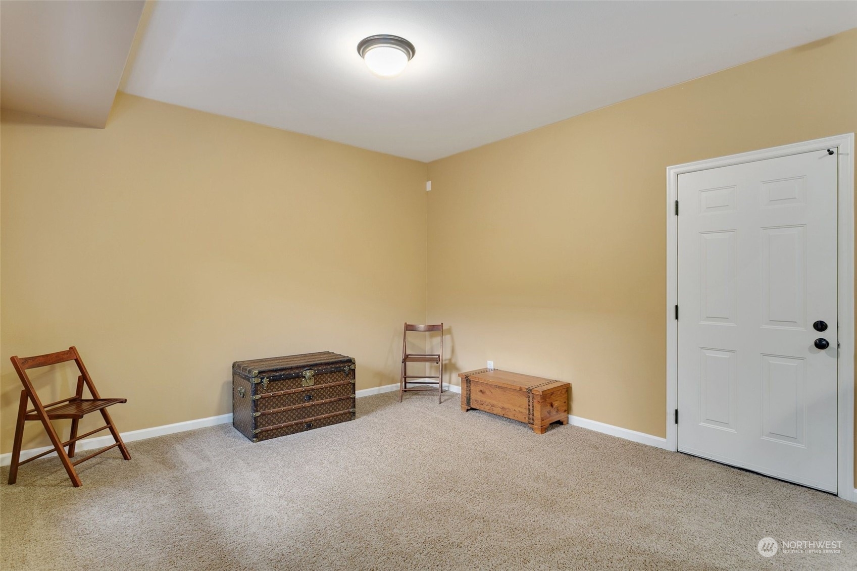 4600 Northeast 3rd Lane, Unit E1 Renton, WA 98059 - Photo 17 of 35 a view of room with furniture