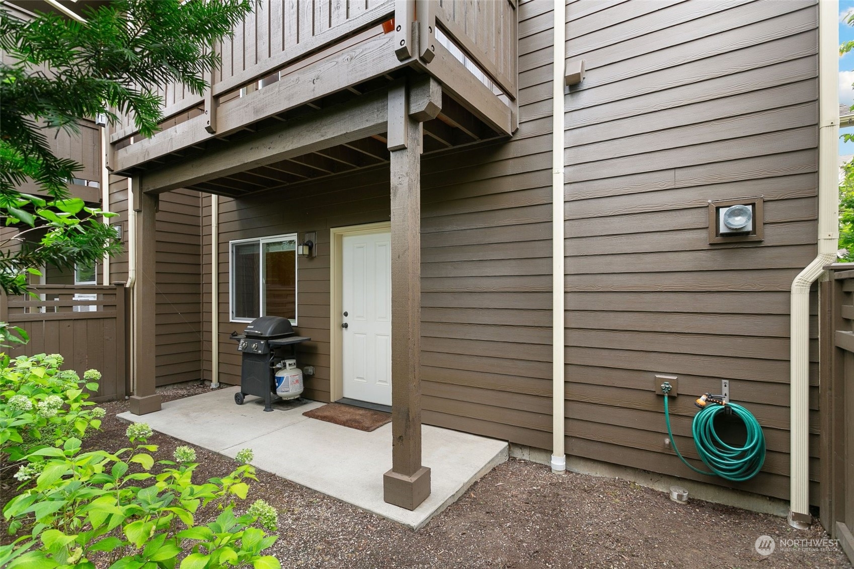 4600 Northeast 3rd Lane, Unit E1 Renton, WA 98059 - Photo 20 of 35 a view of a house with a backyard