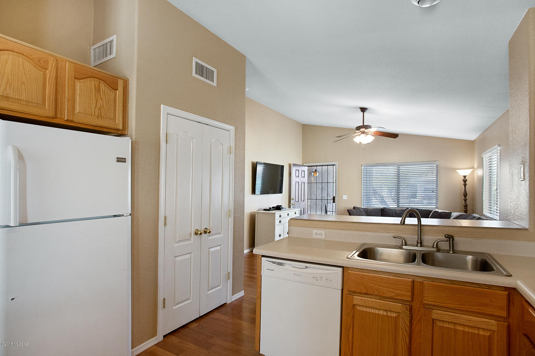 9508 North Winter Wren Avenue Tucson, AZ 85742 - Photo 7 of 21