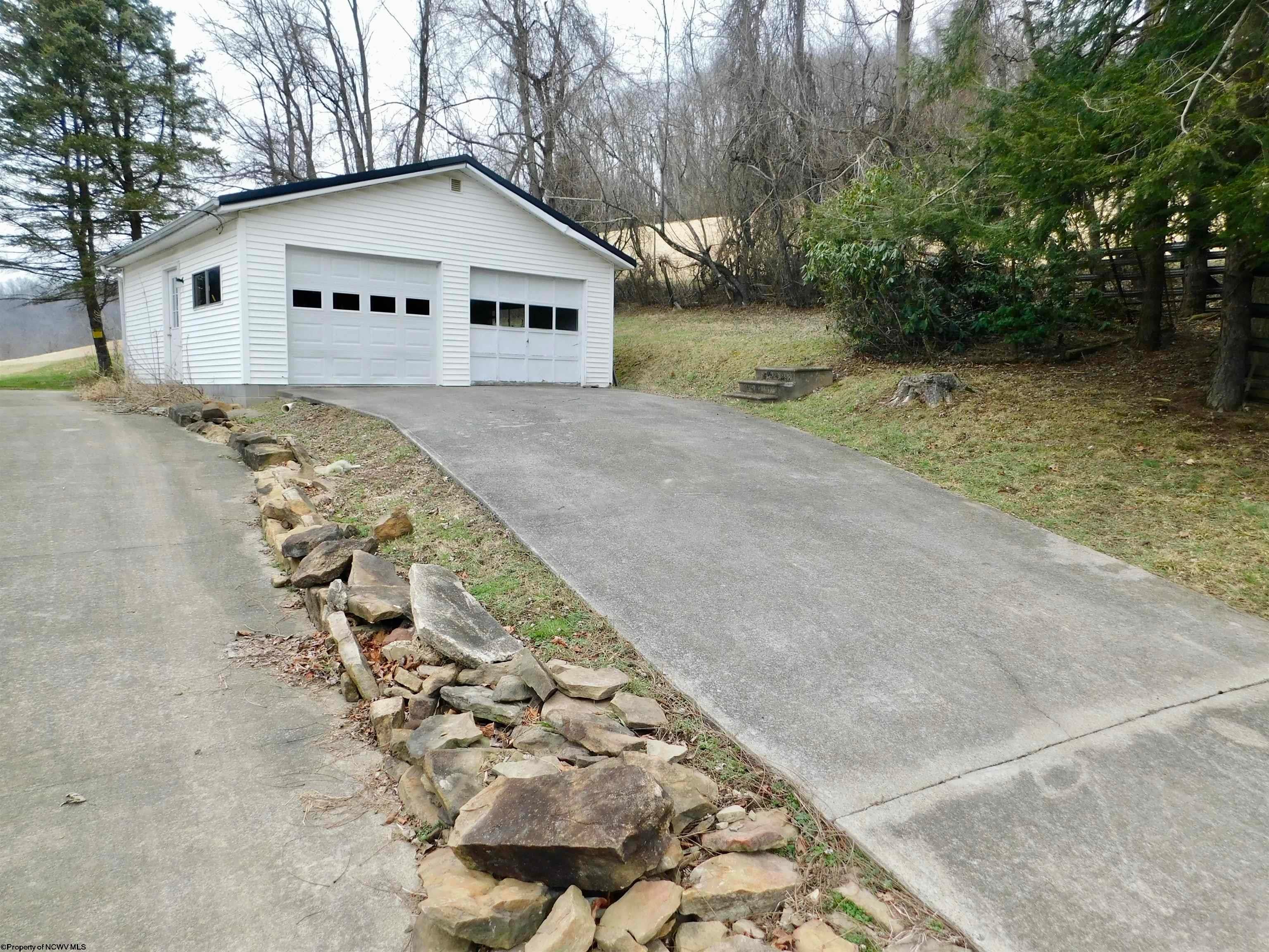 727 Goshen Road Morgantown, WV 26508 - Photo 4 of 30 Gallery Image 4