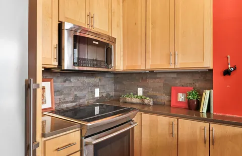 $500,000 | 123 North Blount Street, Unit 506, Madison, WI 53703