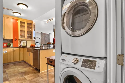 $500,000 | 123 North Blount Street, Unit 506, Madison, WI 53703