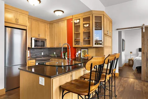 $500,000 | 123 North Blount Street, Unit 506, Madison, WI 53703