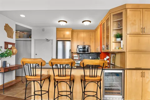 $500,000 | 123 North Blount Street, Unit 506, Madison, WI 53703