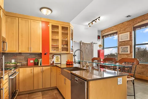 $500,000 | 123 North Blount Street, Unit 506, Madison, WI 53703