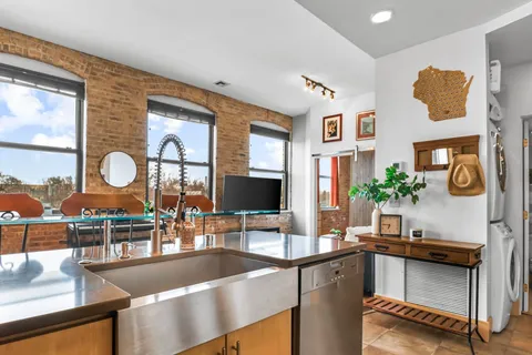 $500,000 | 123 North Blount Street, Unit 506, Madison, WI 53703