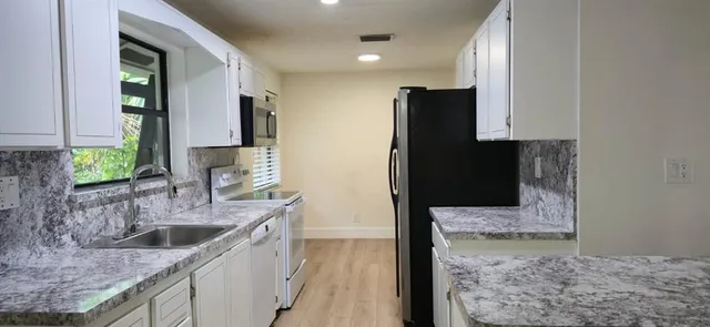 $650,000 | 10188 Southwest 53rd Court, Cooper City, FL 33328