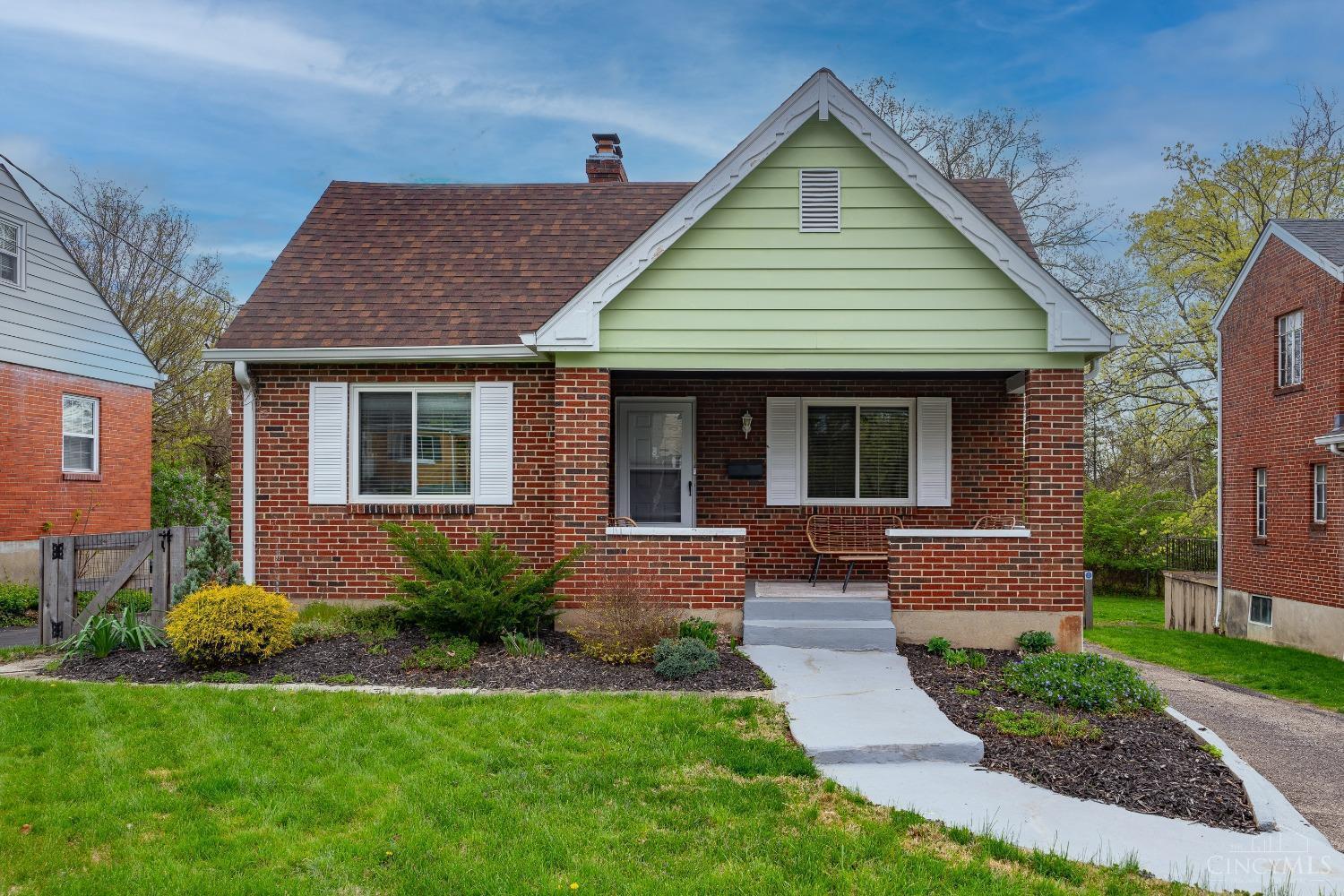 6624 Plainfield Road Silverton, OH 45236 - Photo 1 of 41