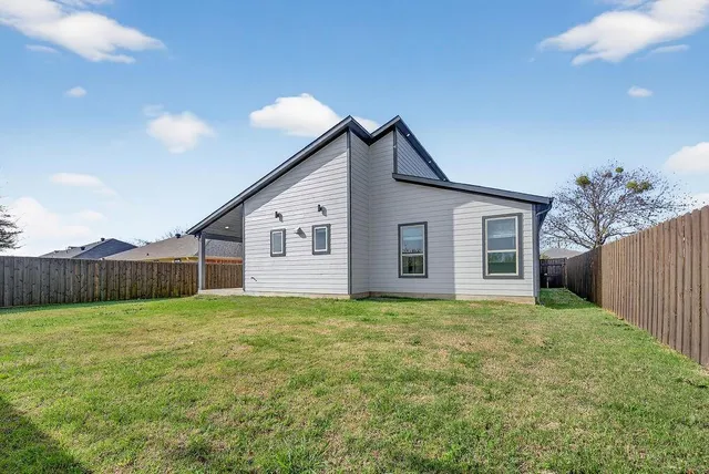 $290,250 | 308 Windjammer Road, Gun Barrel City, TX 75156