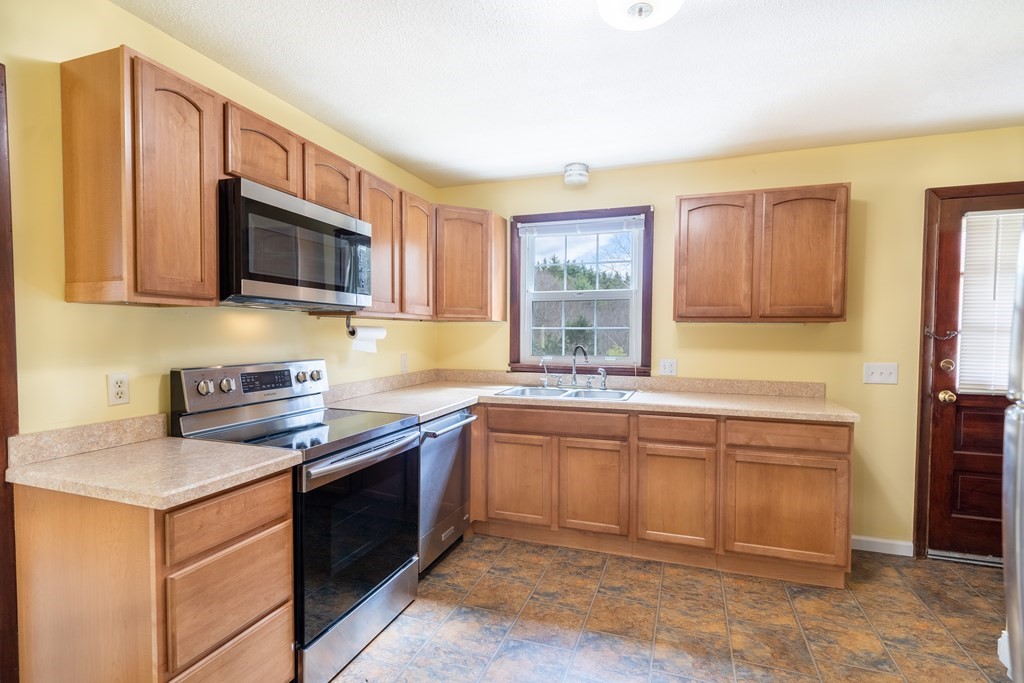 96 Alpine Drive Southbridge, MA 01550 - Photo 25 of 35