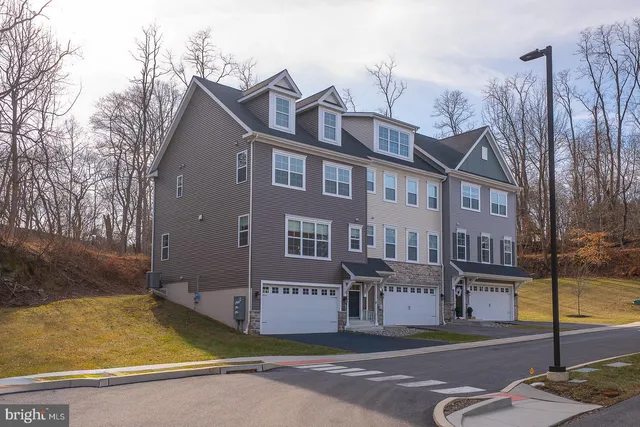 $599,900 | 404 Rock Run Circle, Broomall, PA 19008