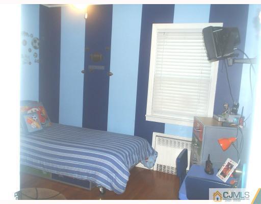 65 Florida Grove Road Keasbey, NJ 08832 - Photo 4 of 8 Gallery Image 4