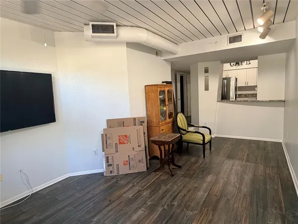 $1,800 | 2320 West Azeele Street, Unit 327, Tampa, FL 33609