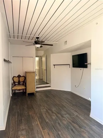 $1,800 | 2320 West Azeele Street, Unit 327, Tampa, FL 33609