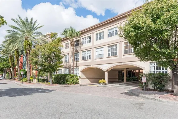 $1,800 | 2320 West Azeele Street, Unit 327, Tampa, FL 33609