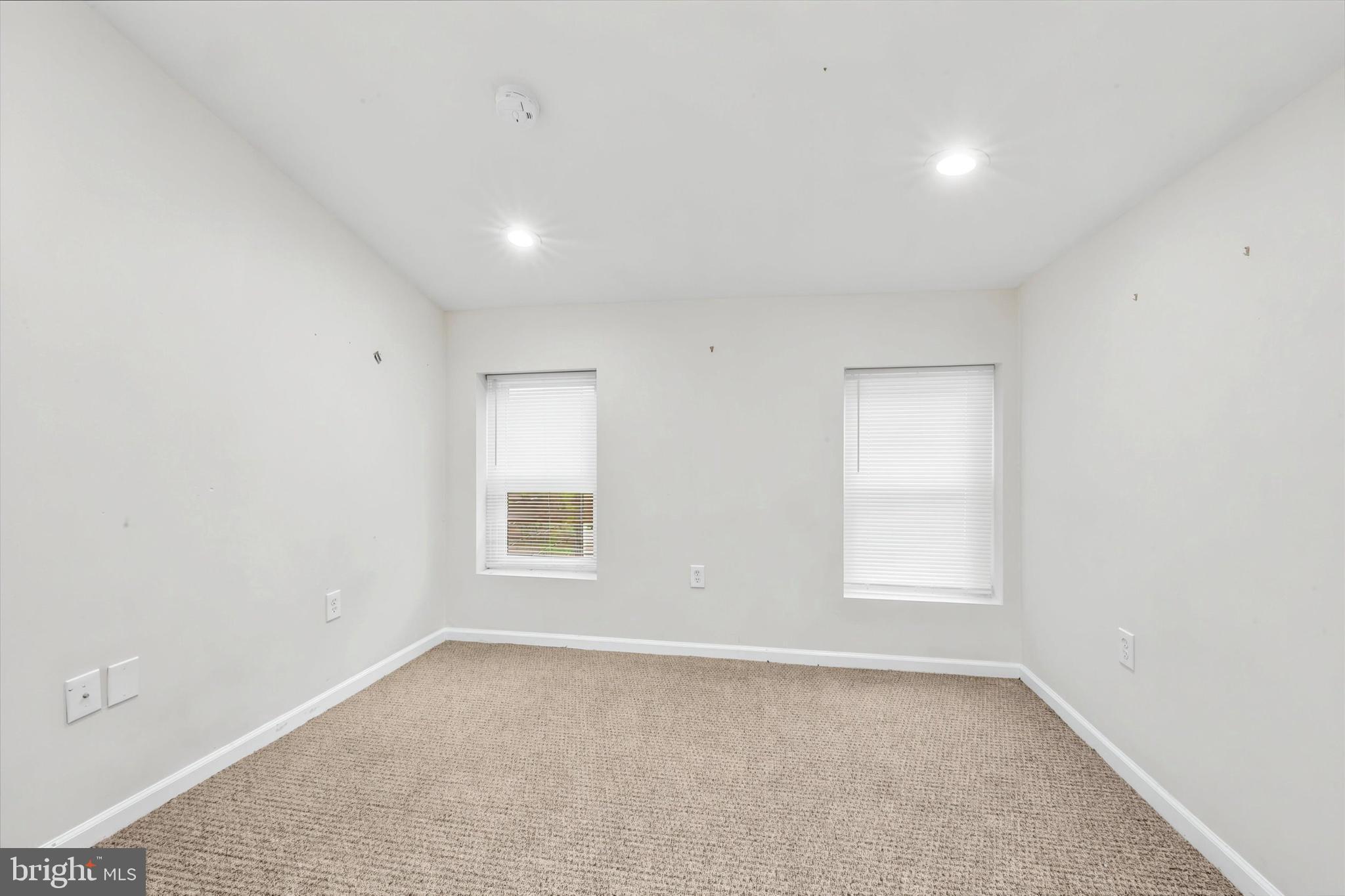 33 South 19th Street Philadelphia, PA 19103 - Photo 7 of 15 an empty room with a window