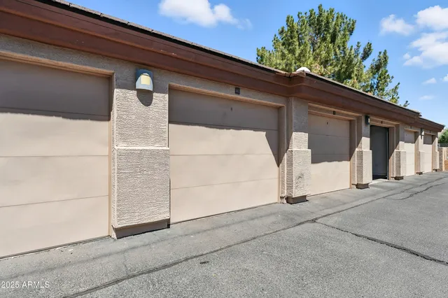 $389,000 | 3330 South Gilbert Road, Unit 1072, Chandler, AZ 85286