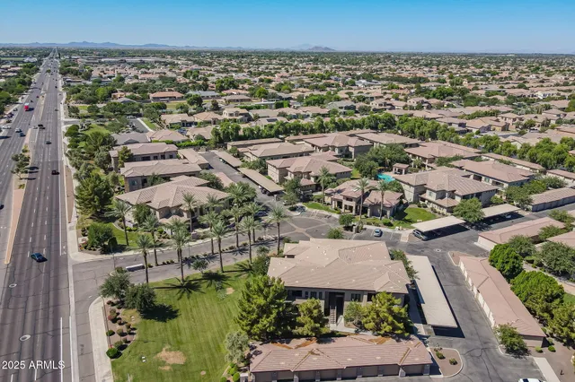 $389,000 | 3330 South Gilbert Road, Unit 1072, Chandler, AZ 85286