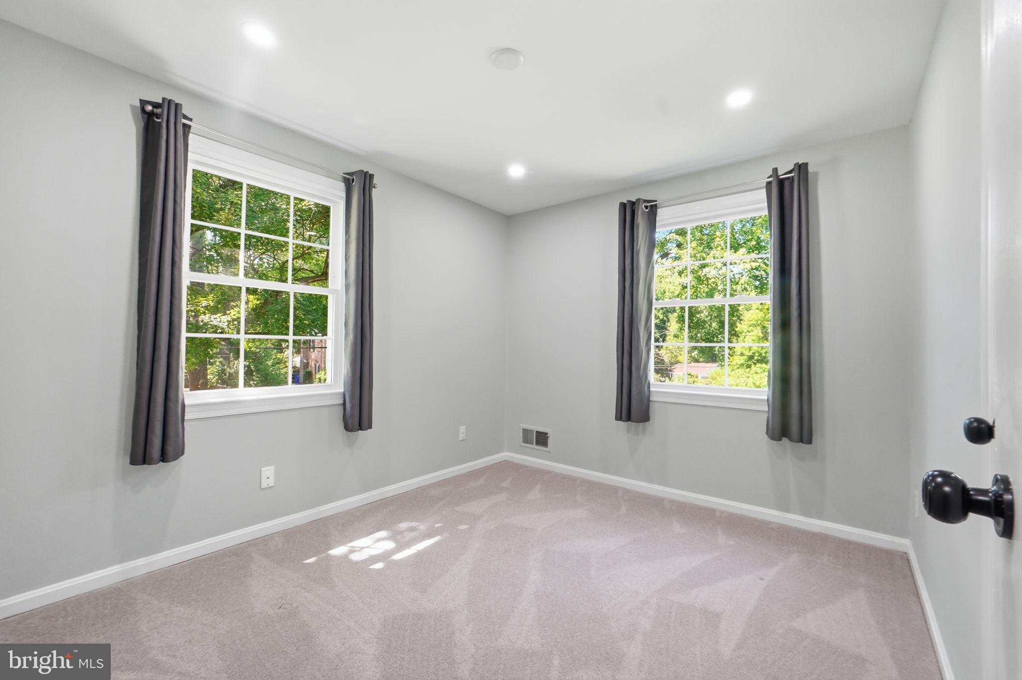 8008 Inspection House Road Potomac, MD 20854 - Photo 27 of 43 Bright and airy room with natural light.