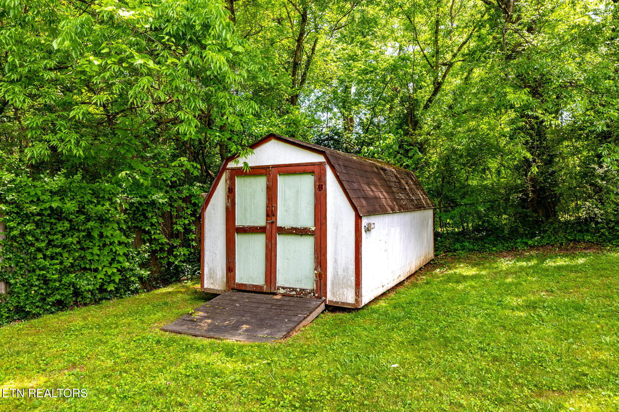 3508 Belleview Road Northeast Knoxville, TN 37917 - Photo 30 of 42 39-web-or-mls-3F1A7176-HDR