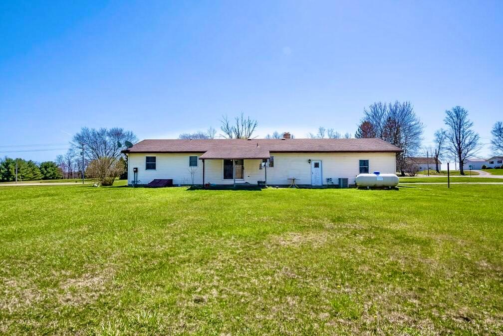 11639 Sycamore Road Mount Vernon, OH 43050 - Photo 3 of 25 1-21