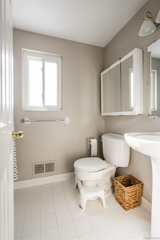 2023 Hampton Road Grosse Pointe Woods, MI 48236 - Photo 22 of 33