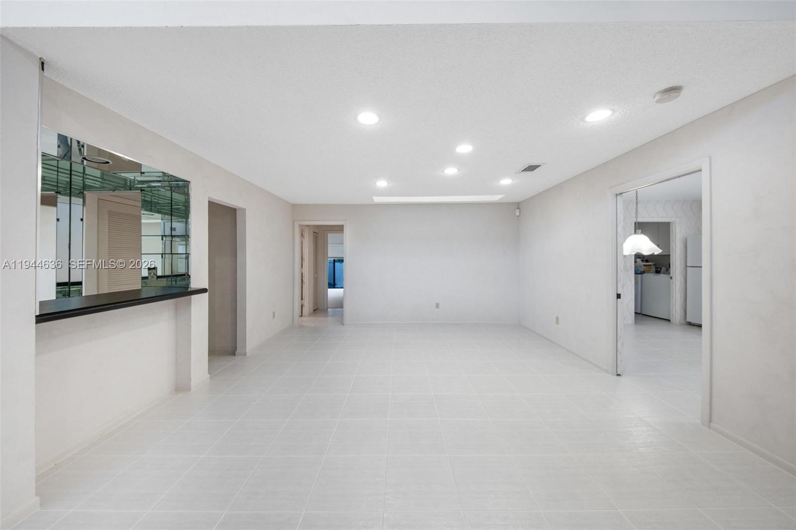 21877 Arriba Real Boca Raton, FL 33433 - Photo 20 of 40 en view interior of the house