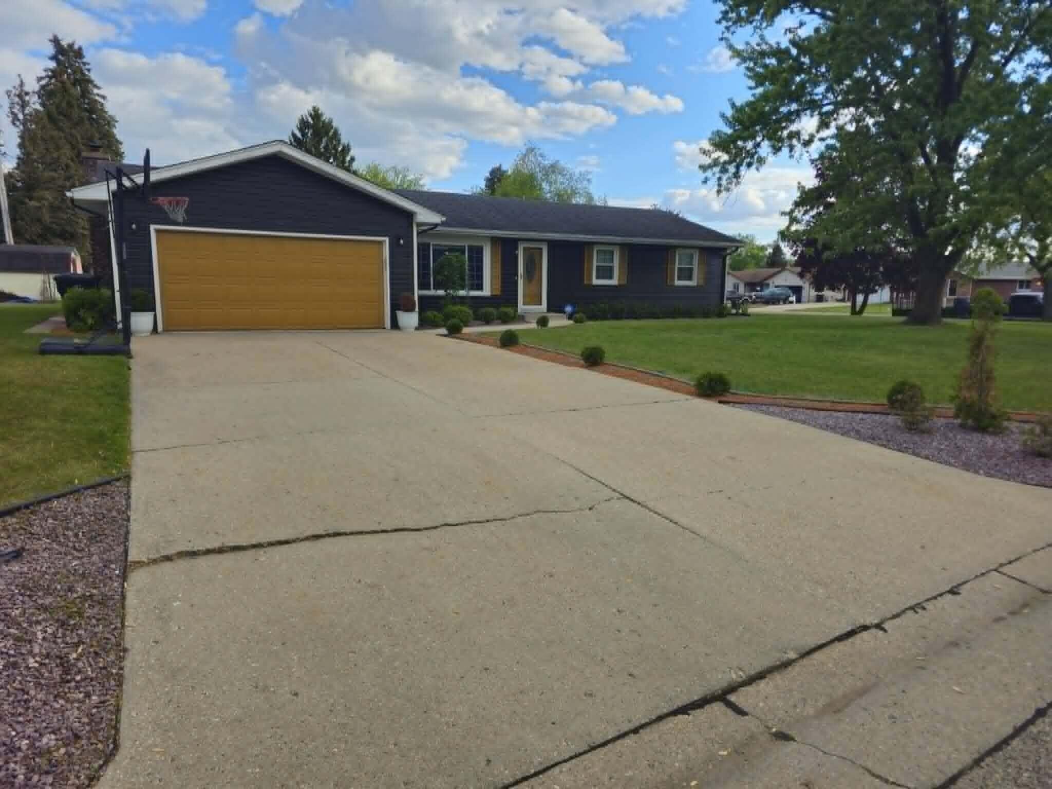 2260 Cobblestone Lane Beloit, WI 53511 - Photo 3 of 65 1bac2c1b-8efa-458b-81e2-986140bf1ce8