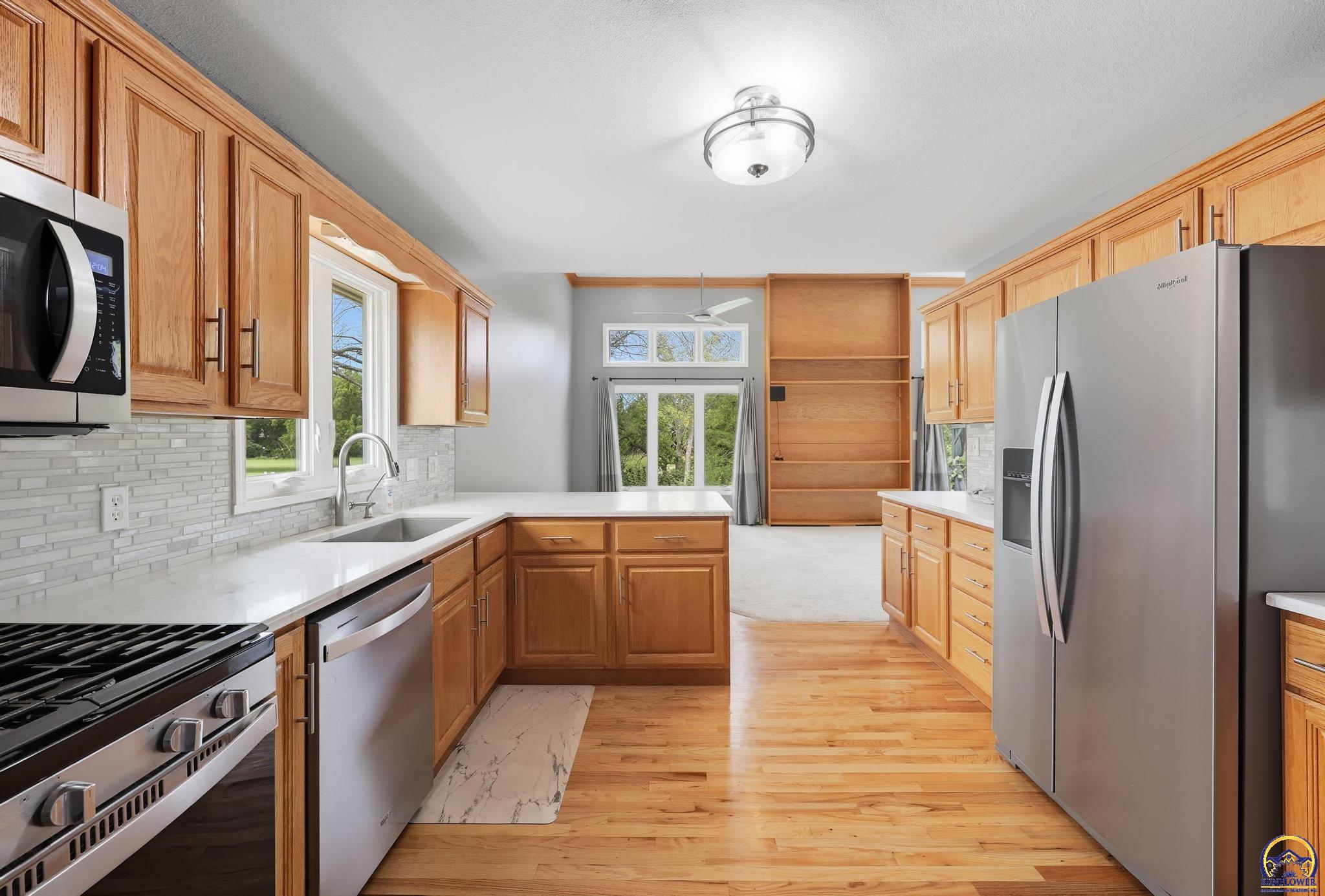 4419 Southwest Stone Avenue Topeka, KS 66610 - Photo 14 of 46