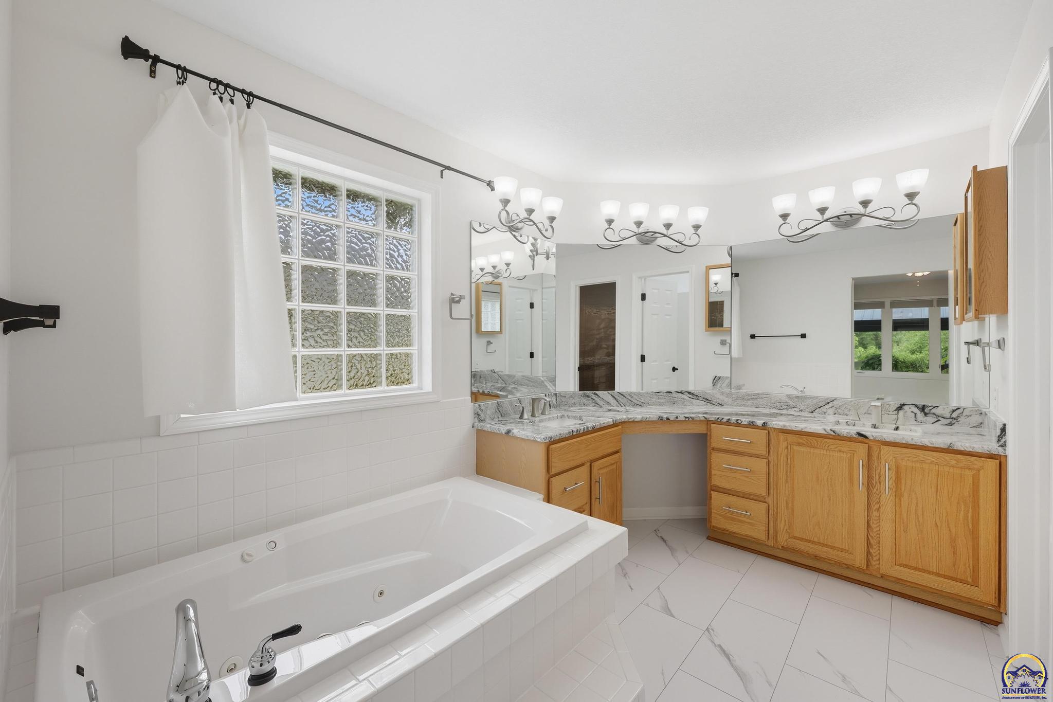 4419 Southwest Stone Avenue Topeka, KS 66610 - Photo 17 of 46