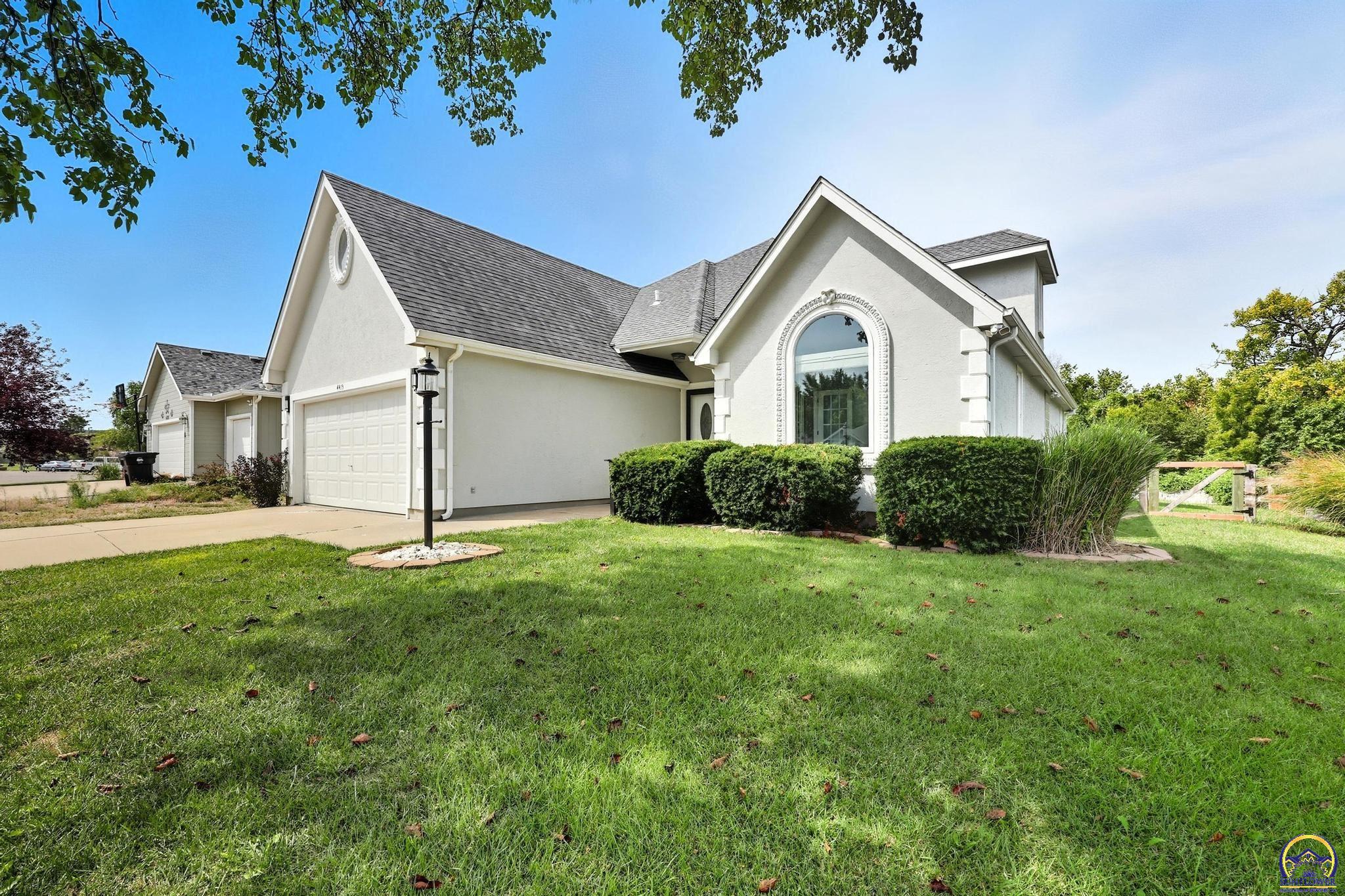 4419 Southwest Stone Avenue Topeka, KS 66610 - Photo 2 of 46