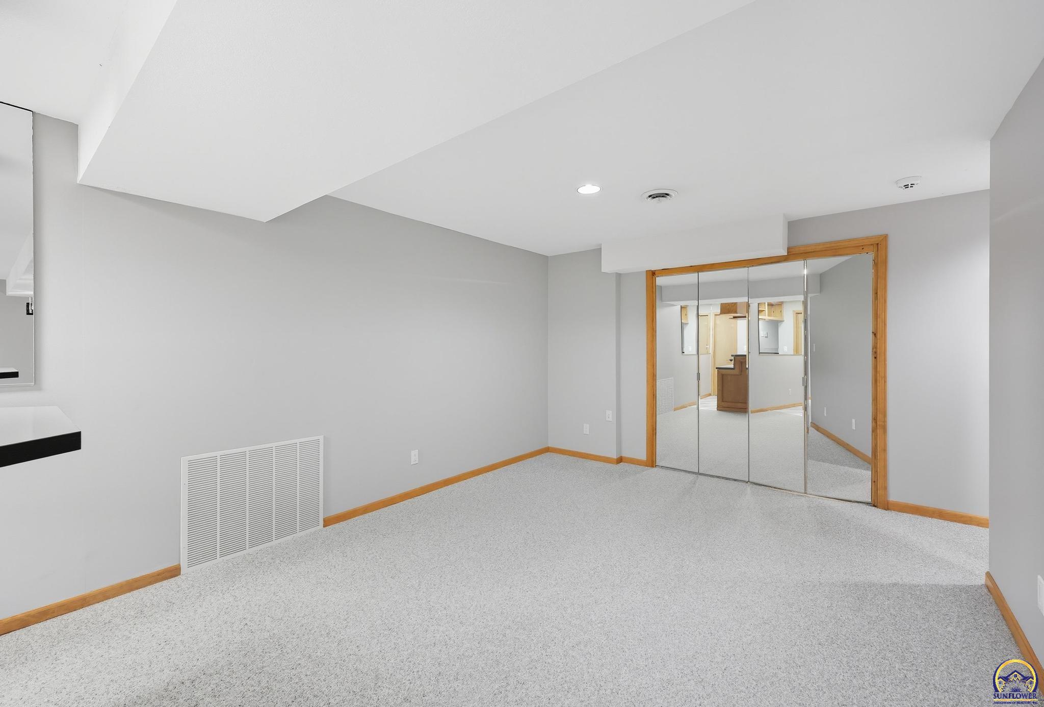 4419 Southwest Stone Avenue Topeka, KS 66610 - Photo 27 of 46