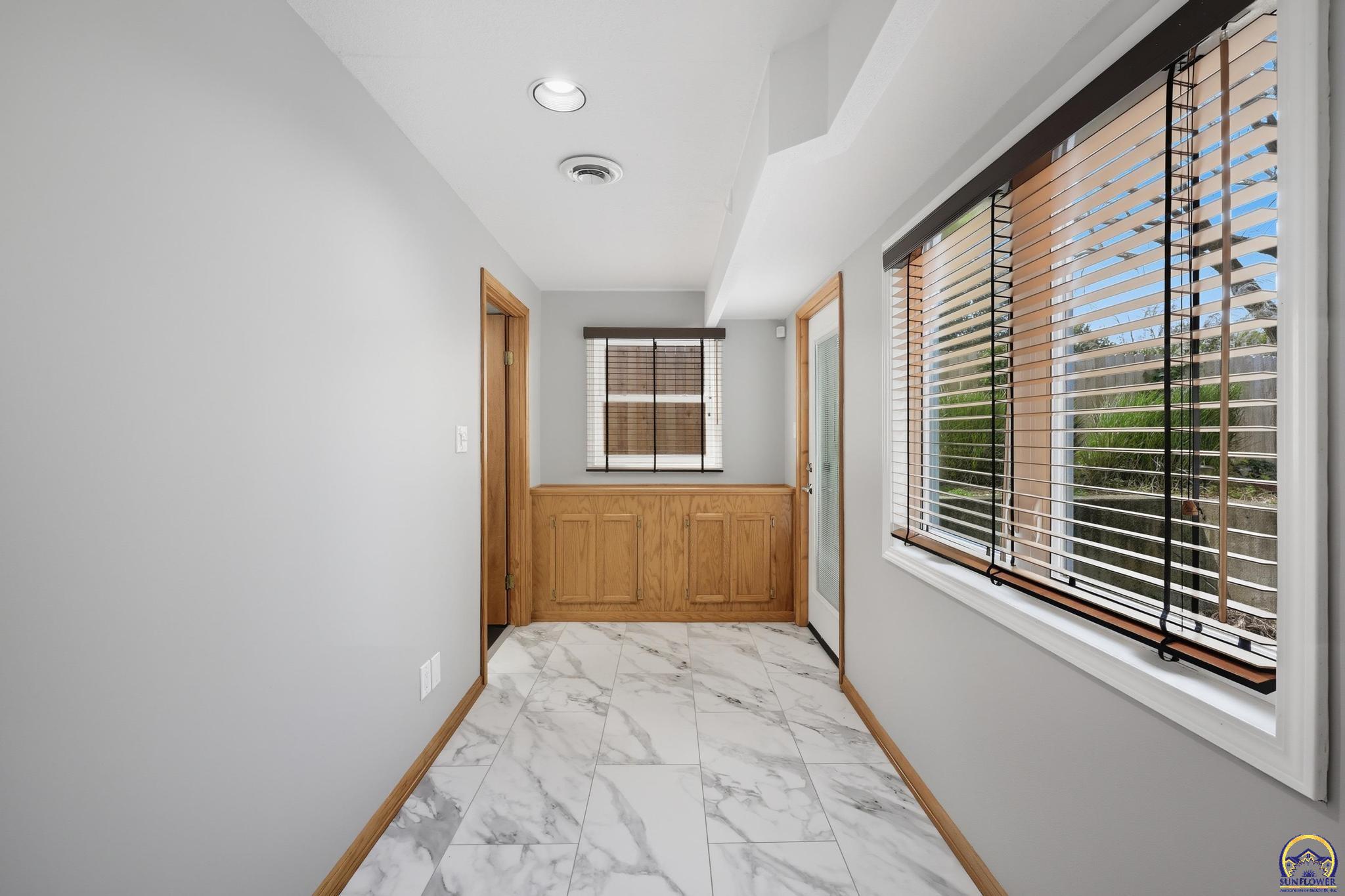 4419 Southwest Stone Avenue Topeka, KS 66610 - Photo 32 of 46