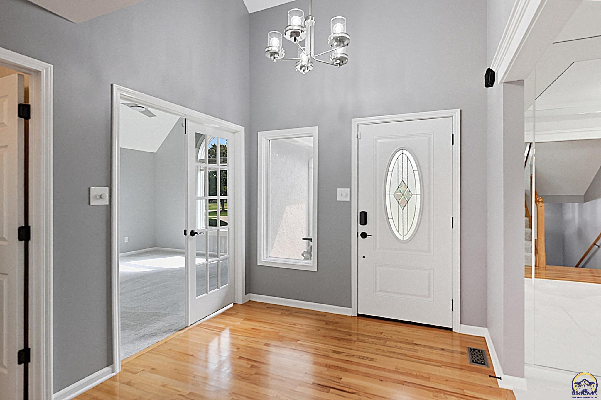 4419 Southwest Stone Avenue Topeka, KS 66610 - Photo 4 of 46