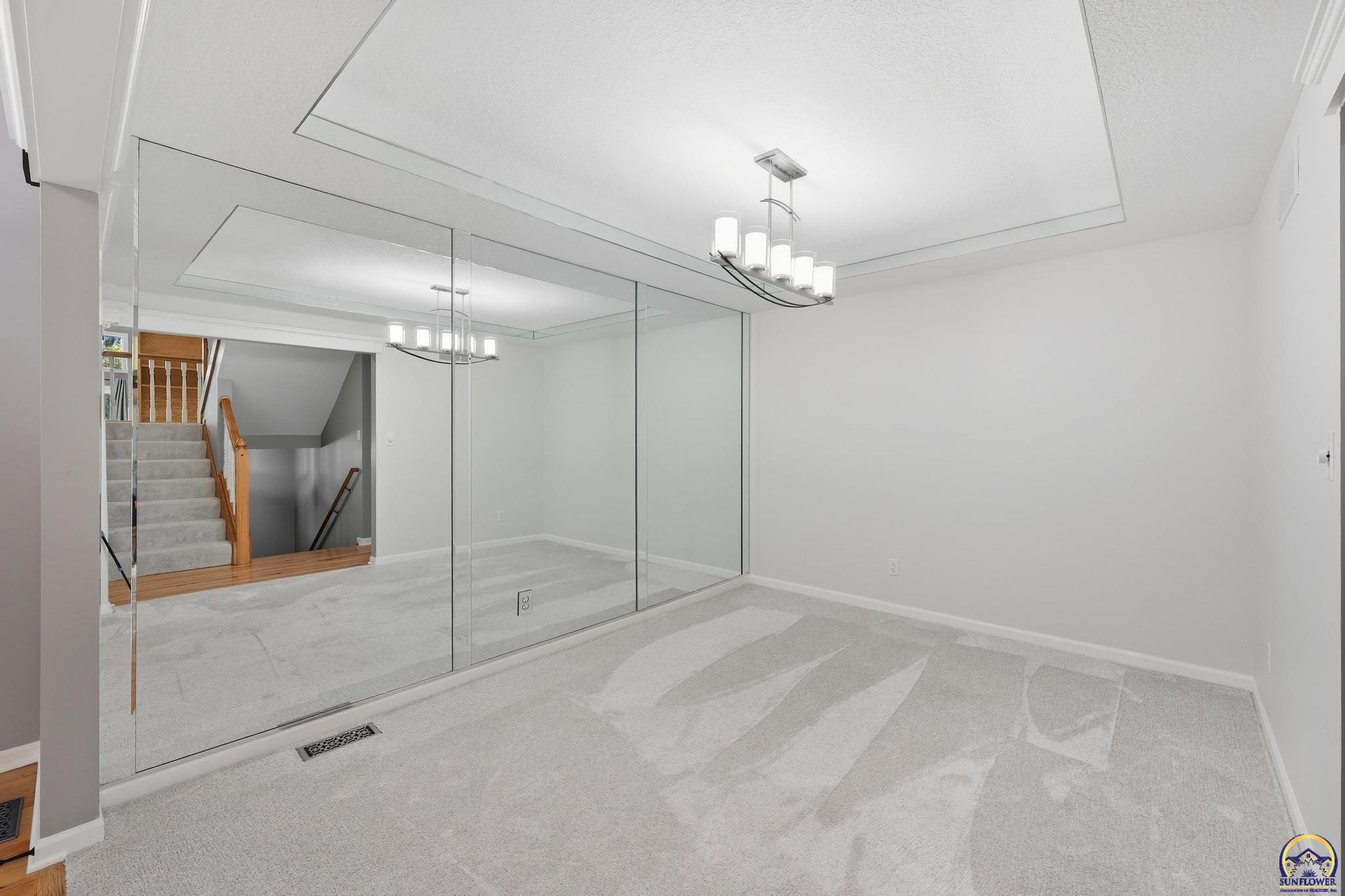 4419 Southwest Stone Avenue Topeka, KS 66610 - Photo 5 of 46