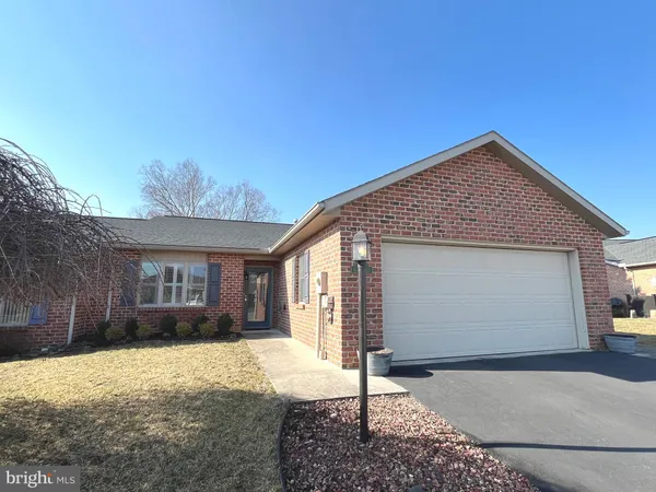 $2,300 | 330 Parkwood Drive, Chambersburg, PA 17201