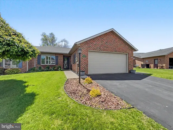 $2,300 | 330 Parkwood Drive, Chambersburg, PA 17201