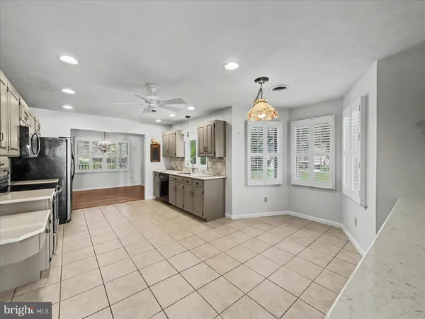 $2,300 | 330 Parkwood Drive, Chambersburg, PA 17201