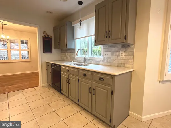 $2,300 | 330 Parkwood Drive, Chambersburg, PA 17201