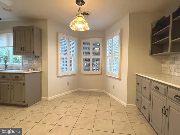 $2,300 | 330 Parkwood Drive, Chambersburg, PA 17201