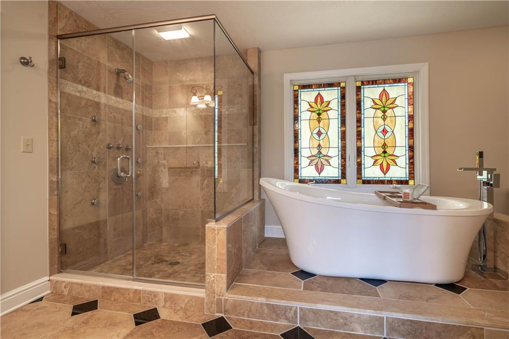 570 Justabout Road Venetia, PA 15367 - Photo 14 of 17 Master Bathroom 570 Justabout Road