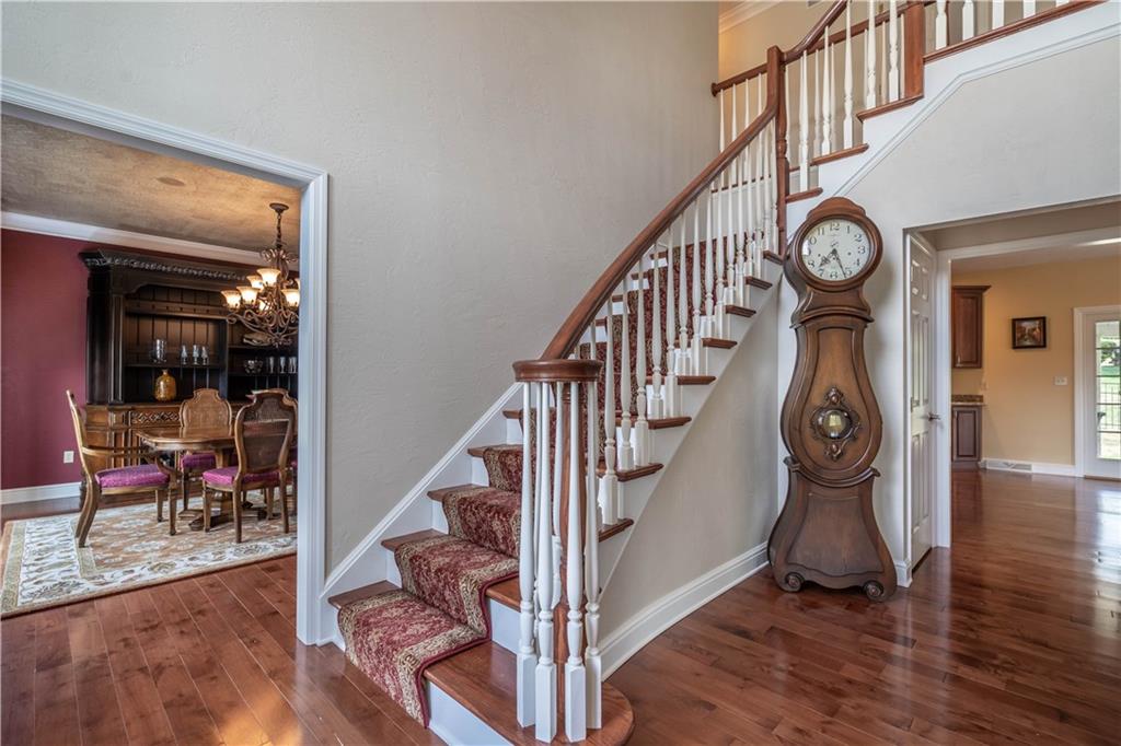 570 Justabout Road Venetia, PA 15367 - Photo 3 of 17 Foyer 570 Justabout Road