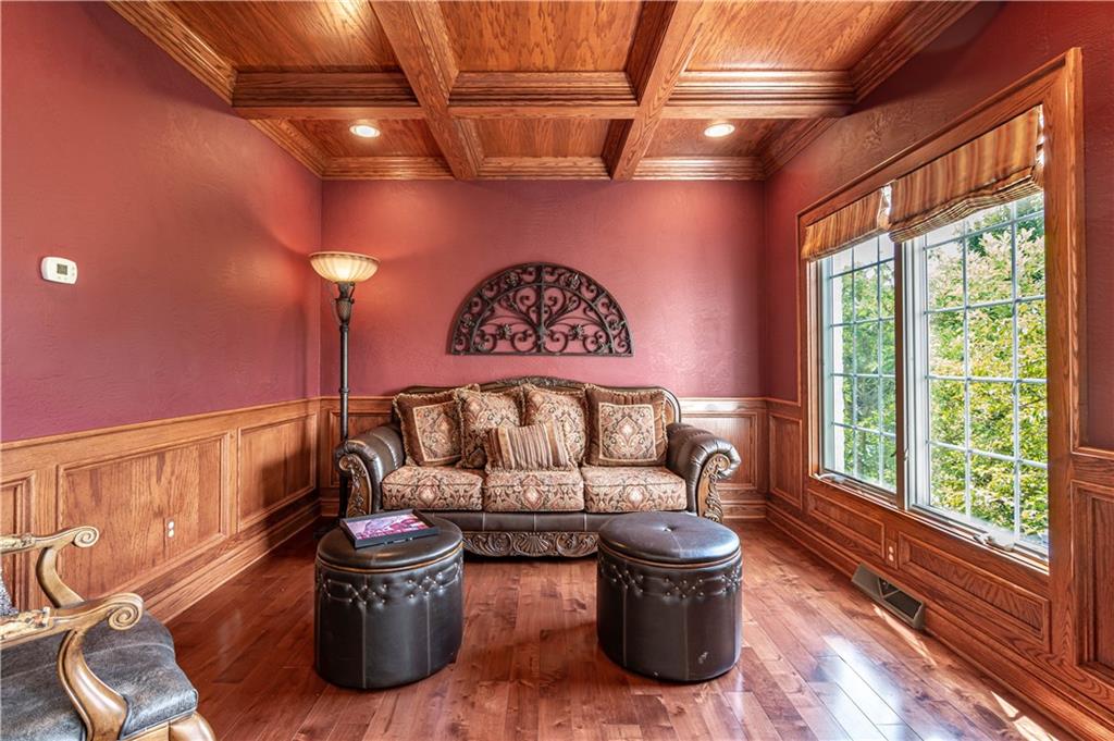 570 Justabout Road Venetia, PA 15367 - Photo 4 of 17 Living Room 570 Justabout Road