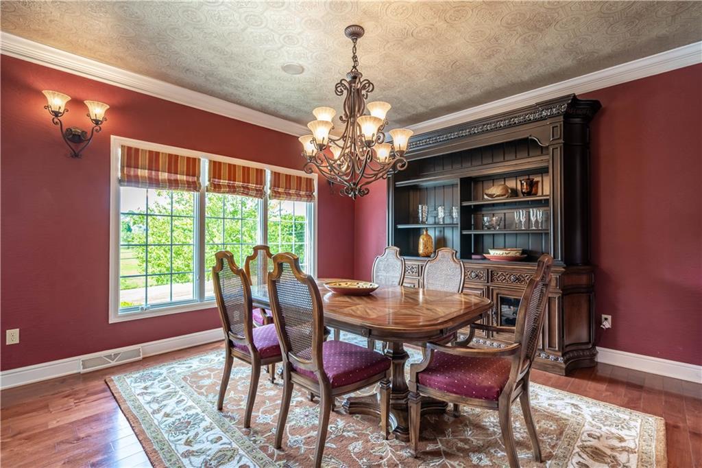 570 Justabout Road Venetia, PA 15367 - Photo 5 of 17 Dining Room 570 Justabout Road